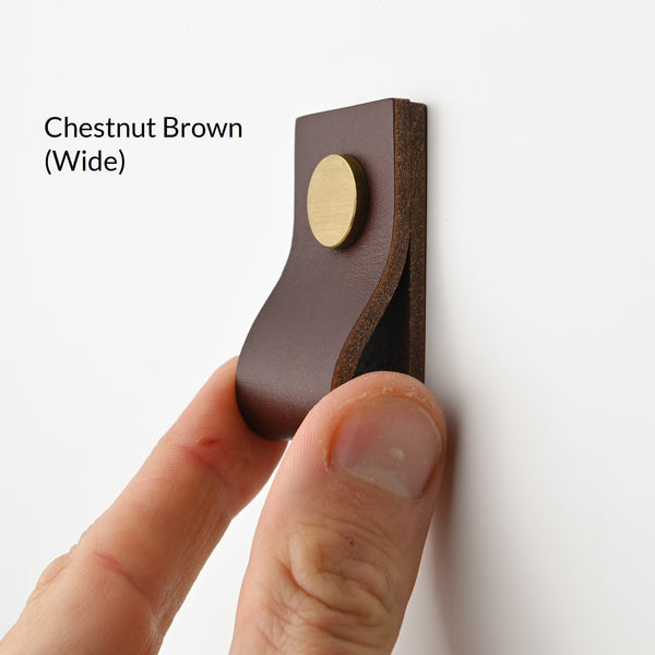 chestnut wide small straight leather drawer pulls, leather cabinet pulls, leather pulls, Ledergriffe, poignees cuir