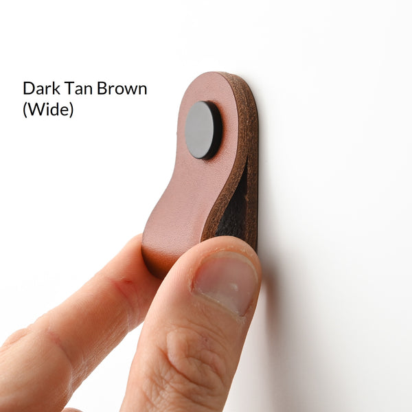dark tan wide small rounded leather drawer pulls, leather cabinet pulls, leather pulls, Ledergriffe, poignees cuir