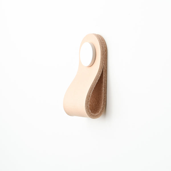 natural thin small rounded leather drawer pulls, leather cabinet pulls, leather pulls, Ledergriffe, poignees cuir