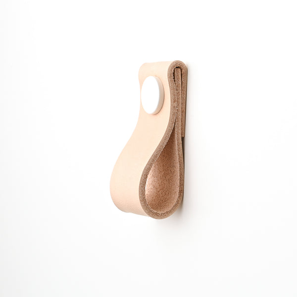 natural thin leather drawer pulls, leather cabinet pulls, leather pulls, Ledergriffe, poignees cuir