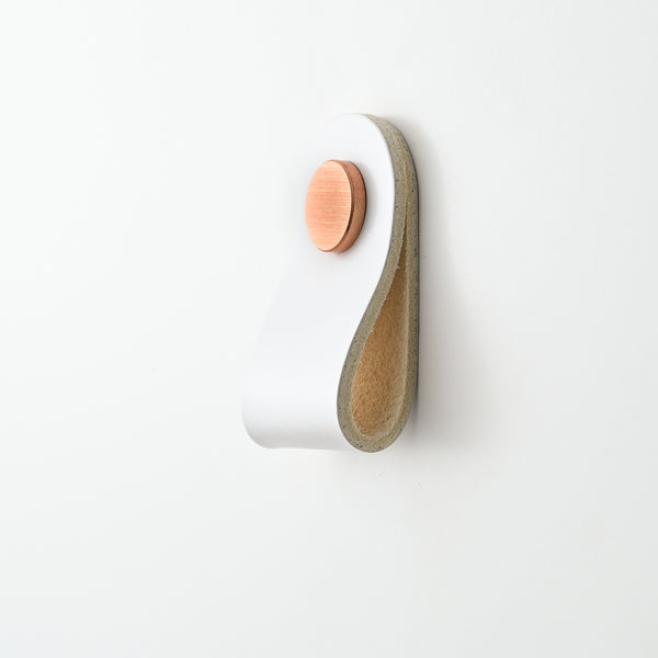 white wide small rounded leather drawer pulls, leather cabinet pulls, leather pulls, Ledergriffe, poignees cuir