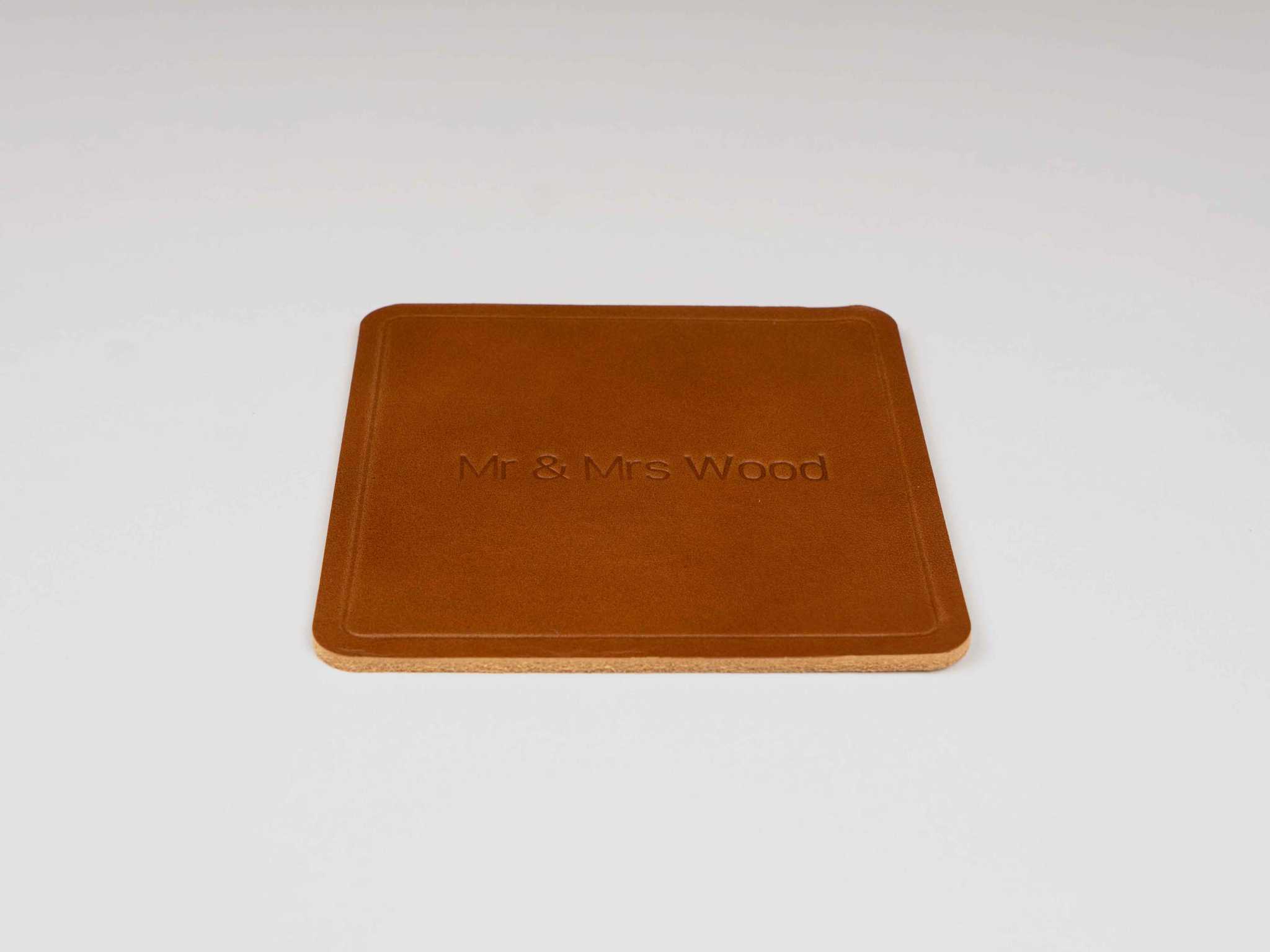 Gepersonaliseerde vierkante leren onderzetter met eigen gravure op hoogwaardig Italiaans leer