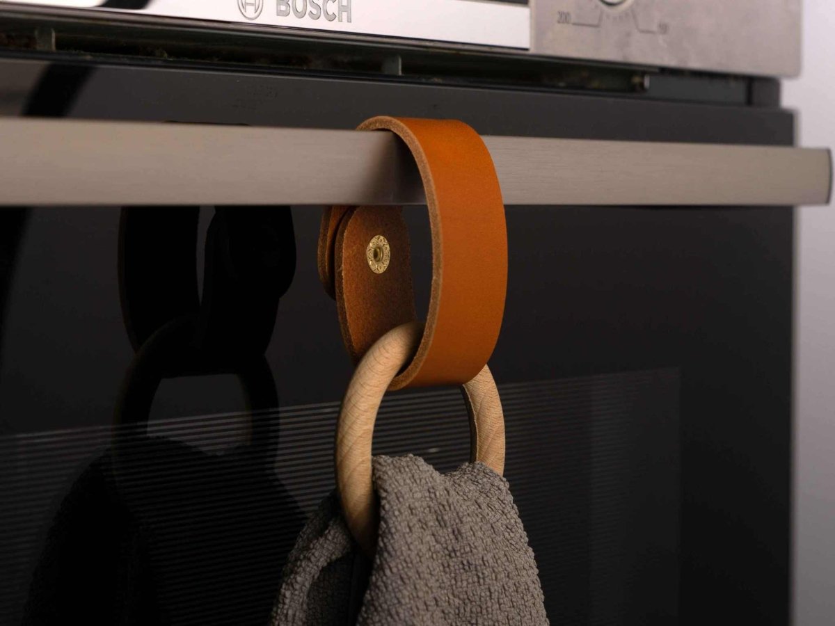 Ofenhandtuchhalterring aus cognacbraunem Leder
