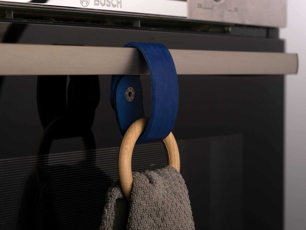 Ofenhandtuchhalterring aus ozeanblauem Leder