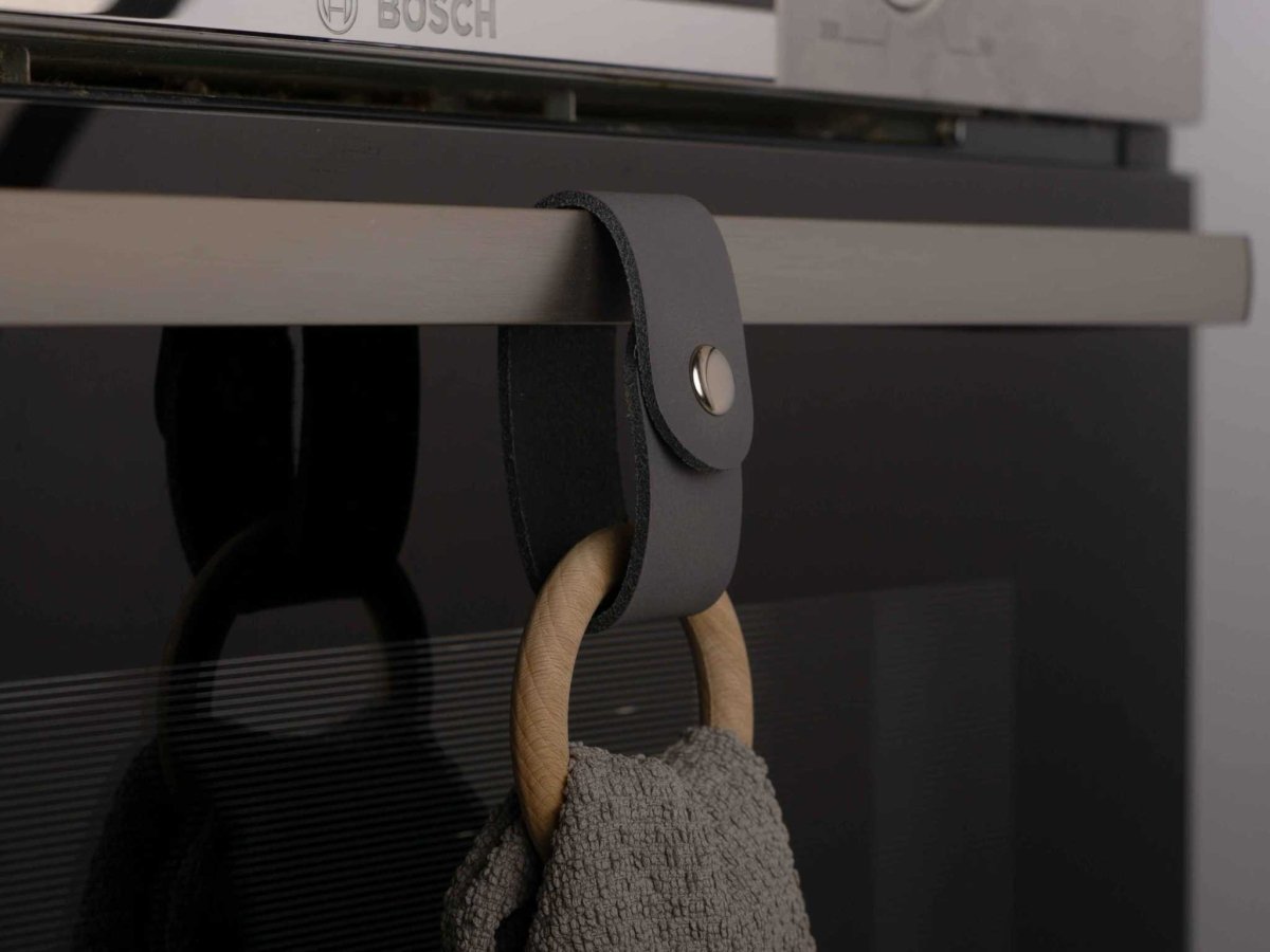 Ofenhandtuchhalterring aus grauem Leder