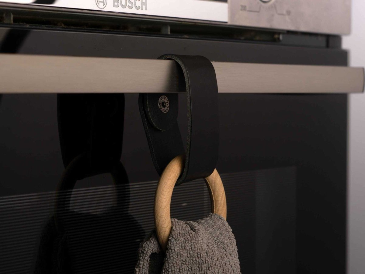 Ofenhandtuchhalterring aus schwarzem Leder