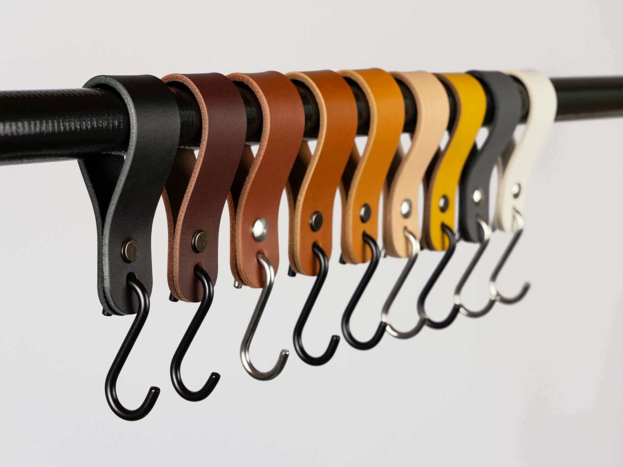 Leren S-haak, kapstokhaak, kledinghaak, jeanshaak, stanghanger