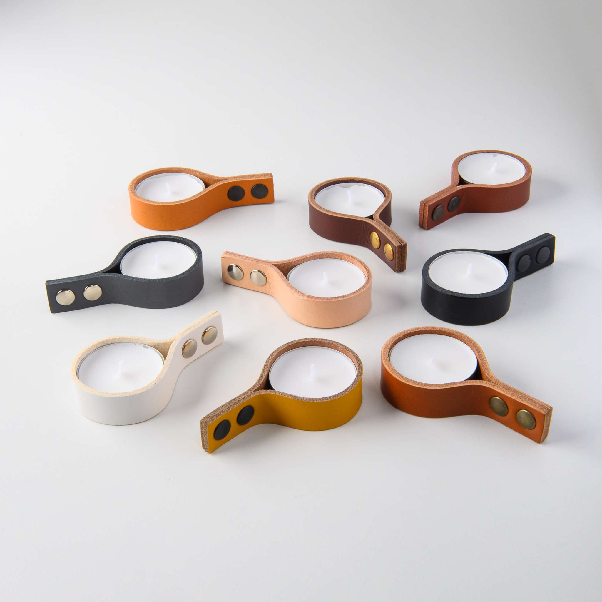 Minimalist leather candle holder tealight with straight ends in various colors, handmade in Germany, fits standard tealight candles.
