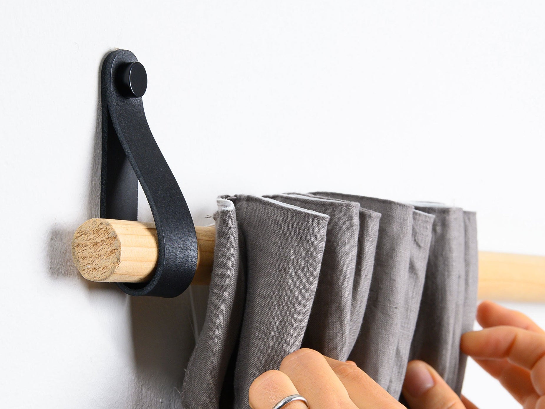 support de tringle à rideaux en cuir, Rowzec Design