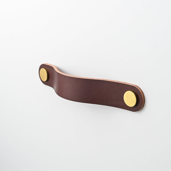 chestnut small rounded handle leather drawer pulls, leather cabinet pulls, leather pulls, Ledergriffe, poignees cuir