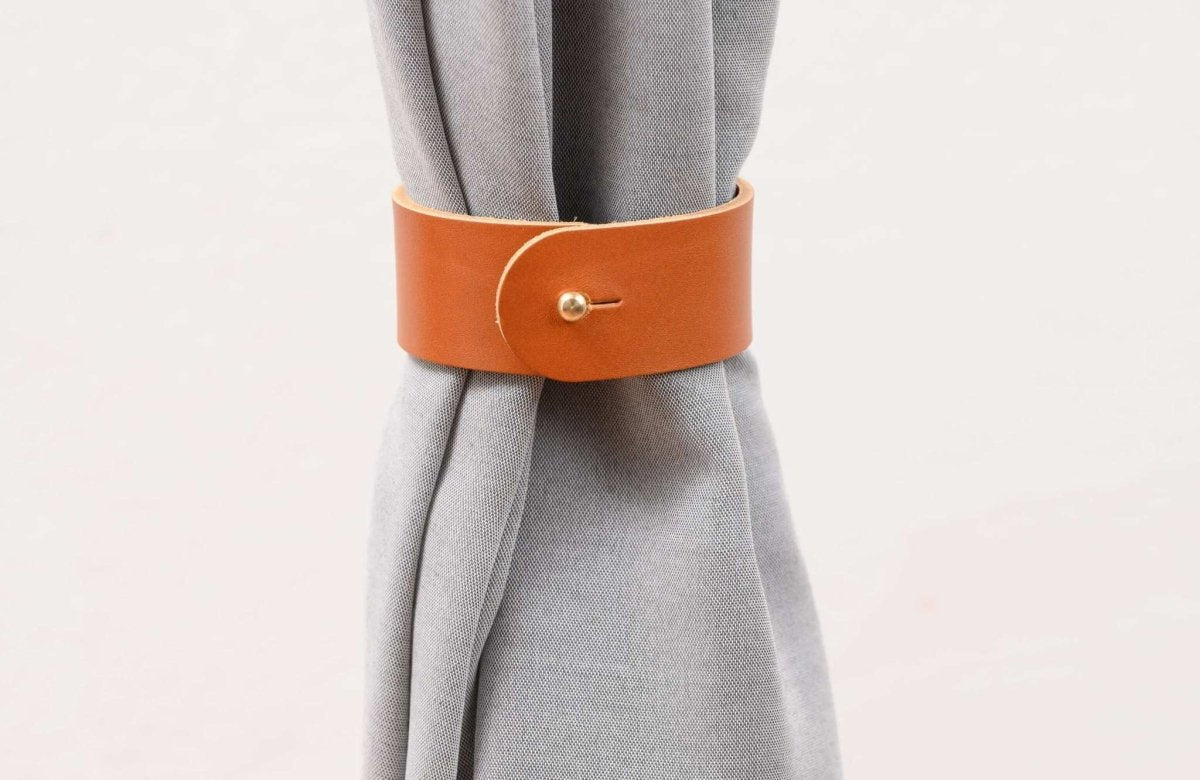 Curtain holdback