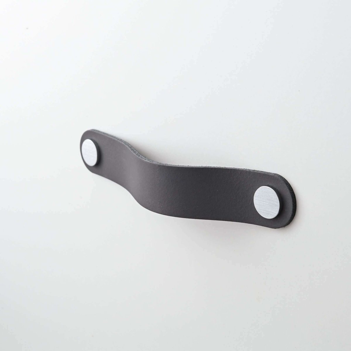 grey small rounded handle leather drawer pulls, leather cabinet pulls, leather pulls, Ledergriffe, poignees cuir