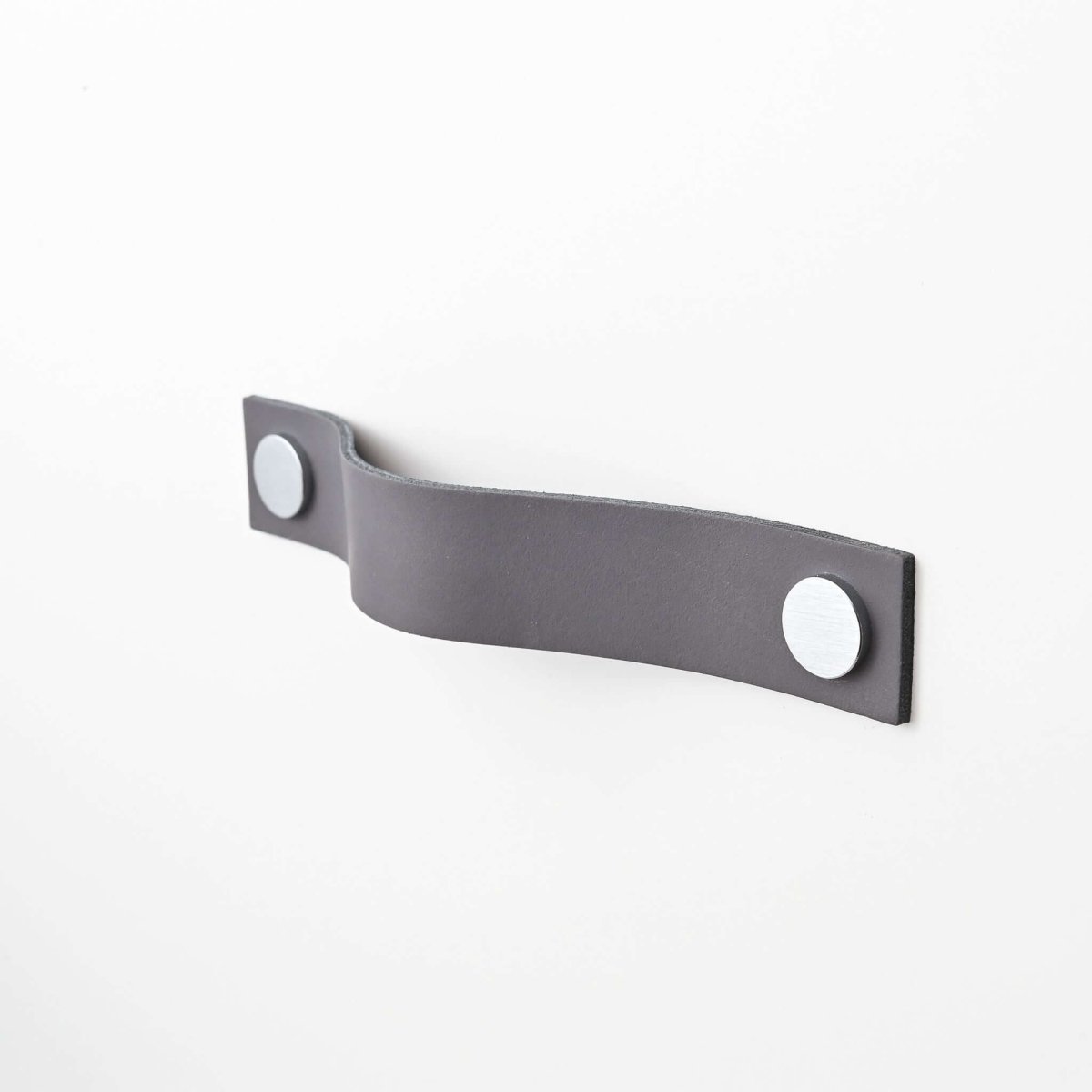 grey small straight handle leather drawer pulls, leather cabinet pulls, leather pulls, Ledergriffe, poignees cuir