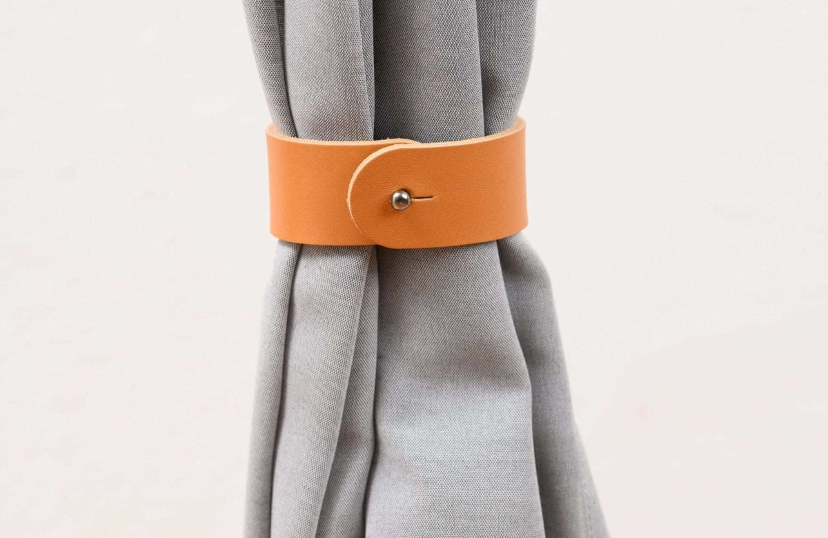 Curtain holdback