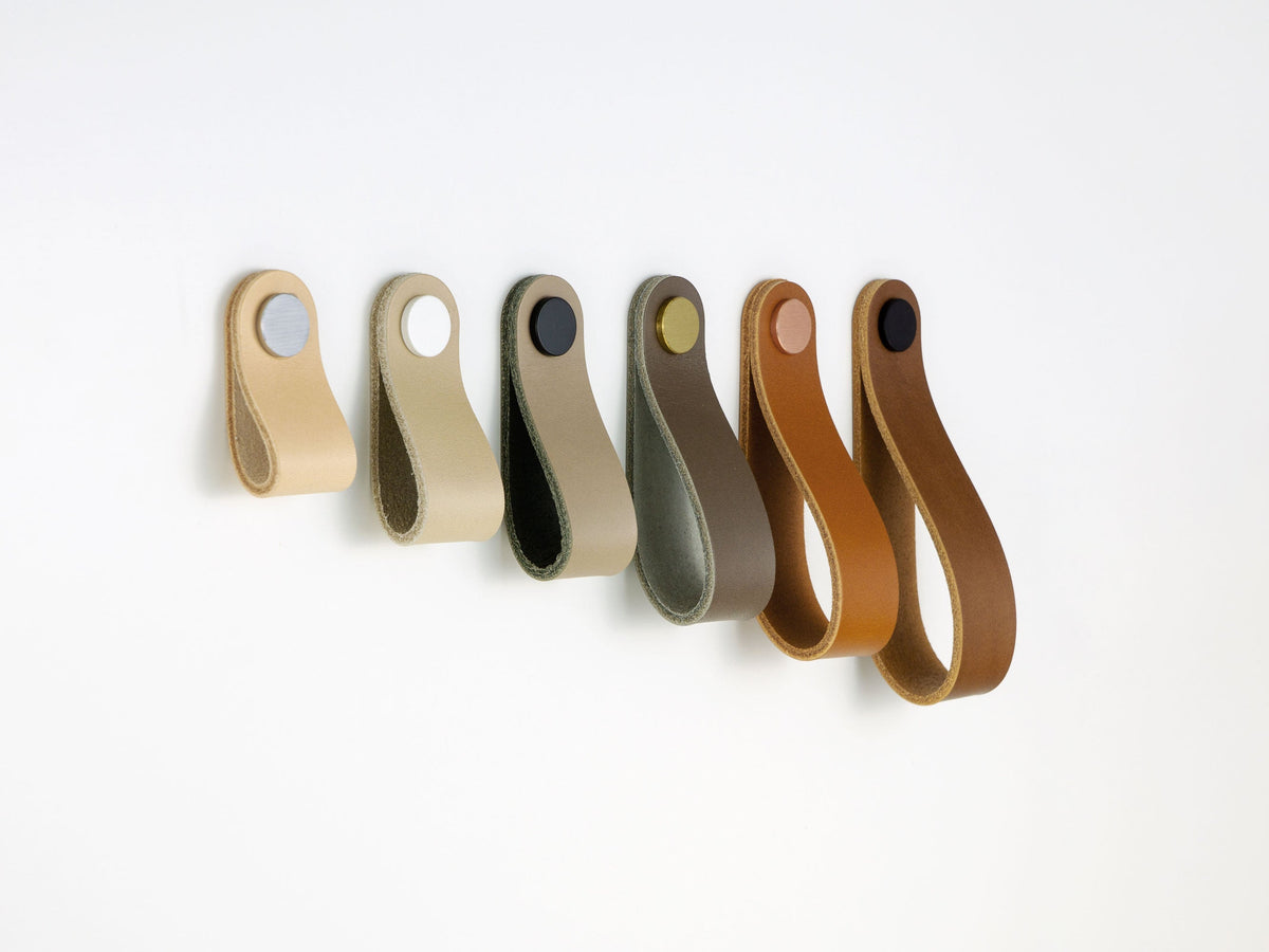 Poignée minimaliste en cuir pour meubles, disponible en plusieurs longueurs, fabriquée à la main à partir de cuir italien haut de gamme