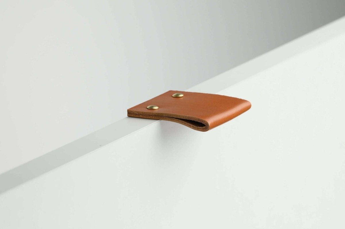 Leather edge pulls