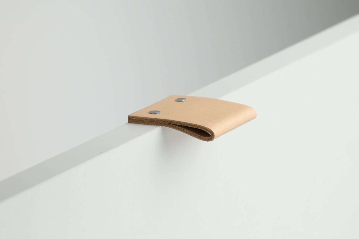 Leather edge pulls