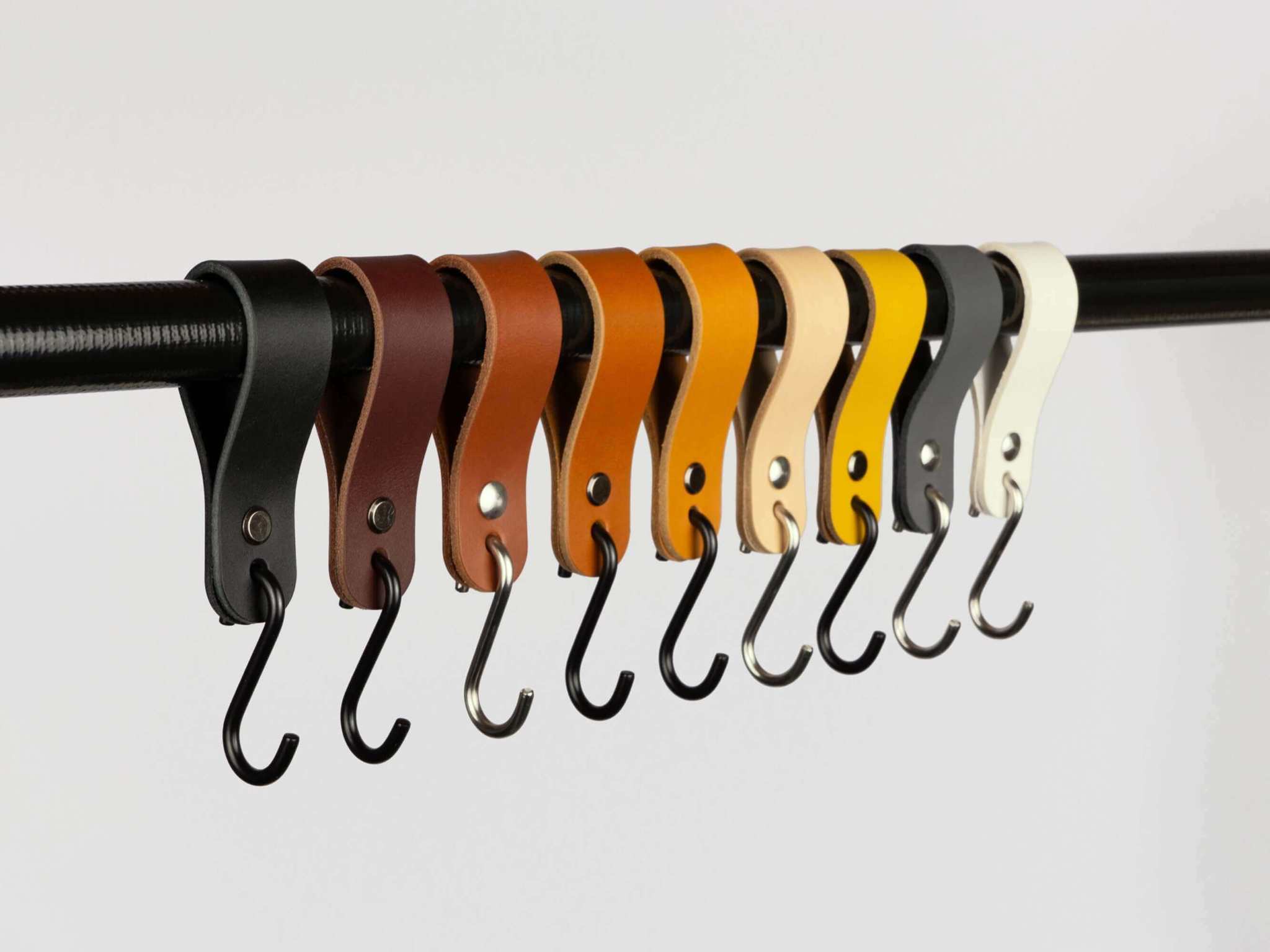 Leren S-haak, kapstokhaak, kledinghaak, jeanshaak, stanghanger