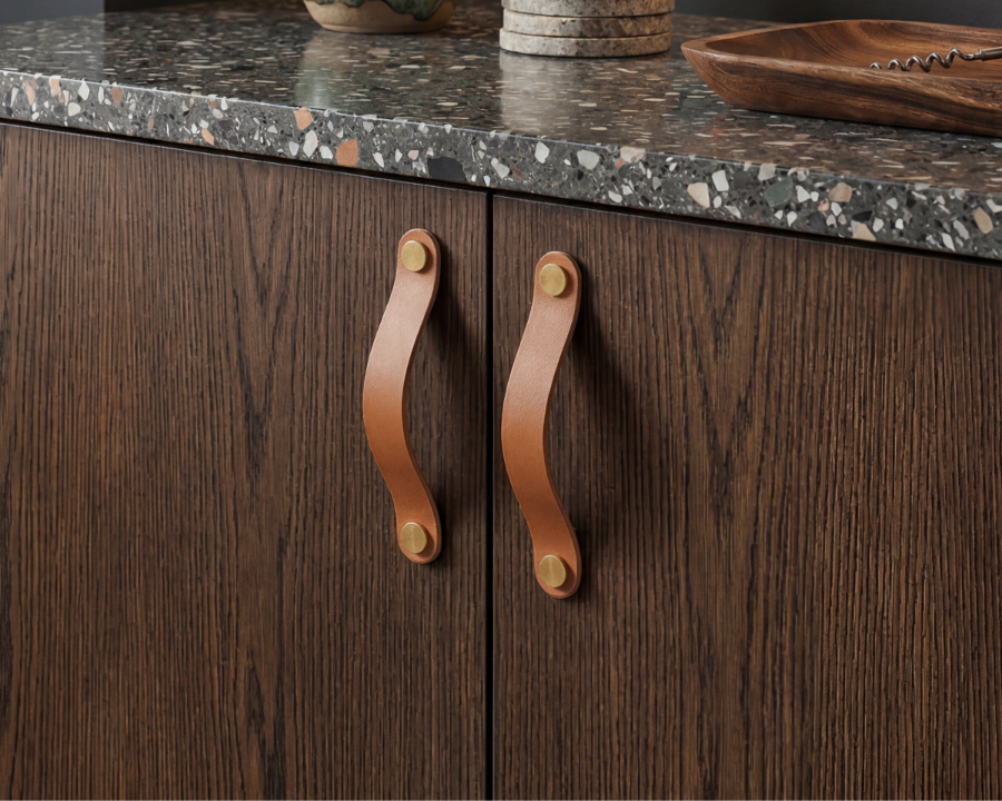 Ledergriffe für Schränke und Möbel, cognacbraun mit Messing, 160 mm, Rowzec Design