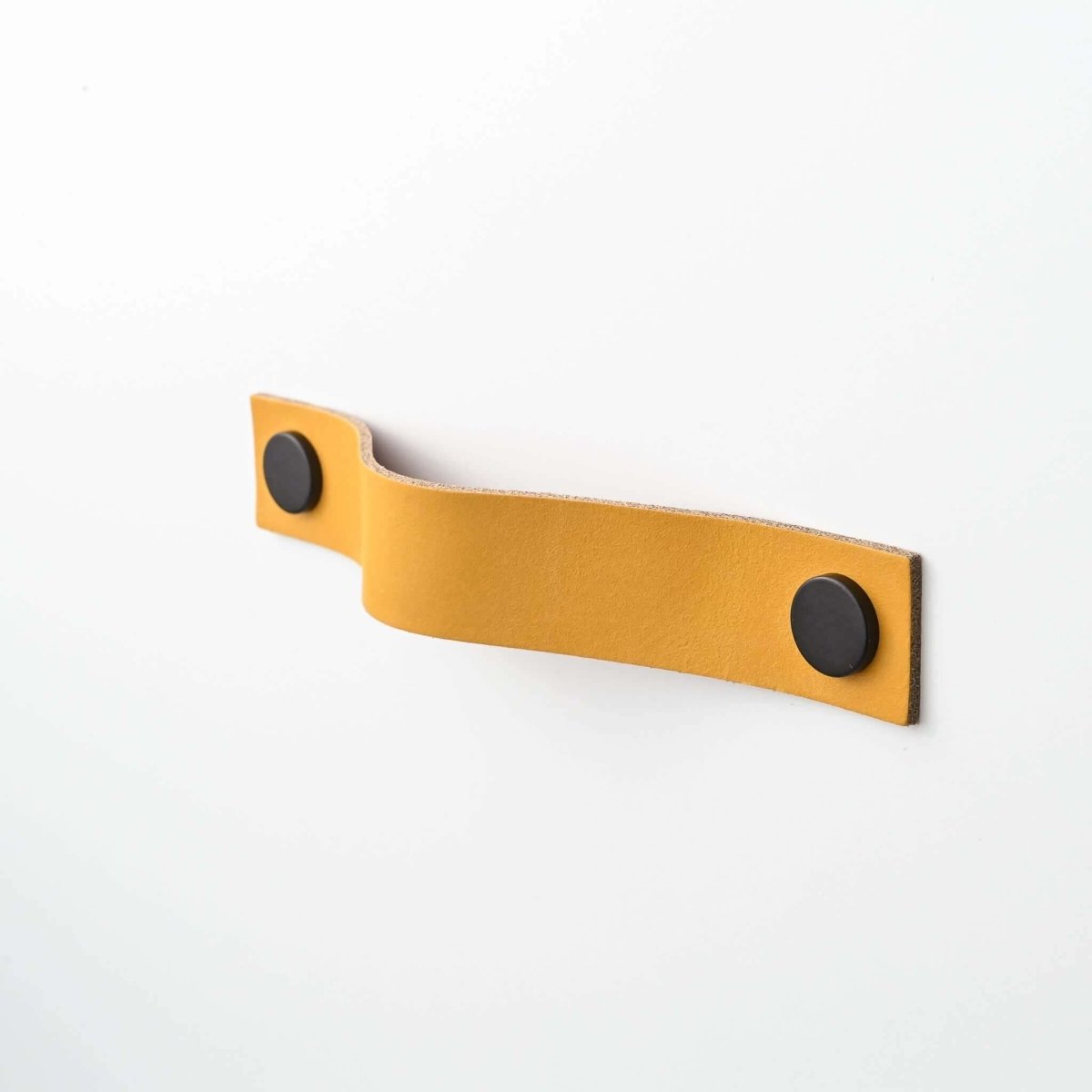 ochre small straight handle leather drawer pulls, leather cabinet pulls, leather pulls, Ledergriffe, poignees cuir