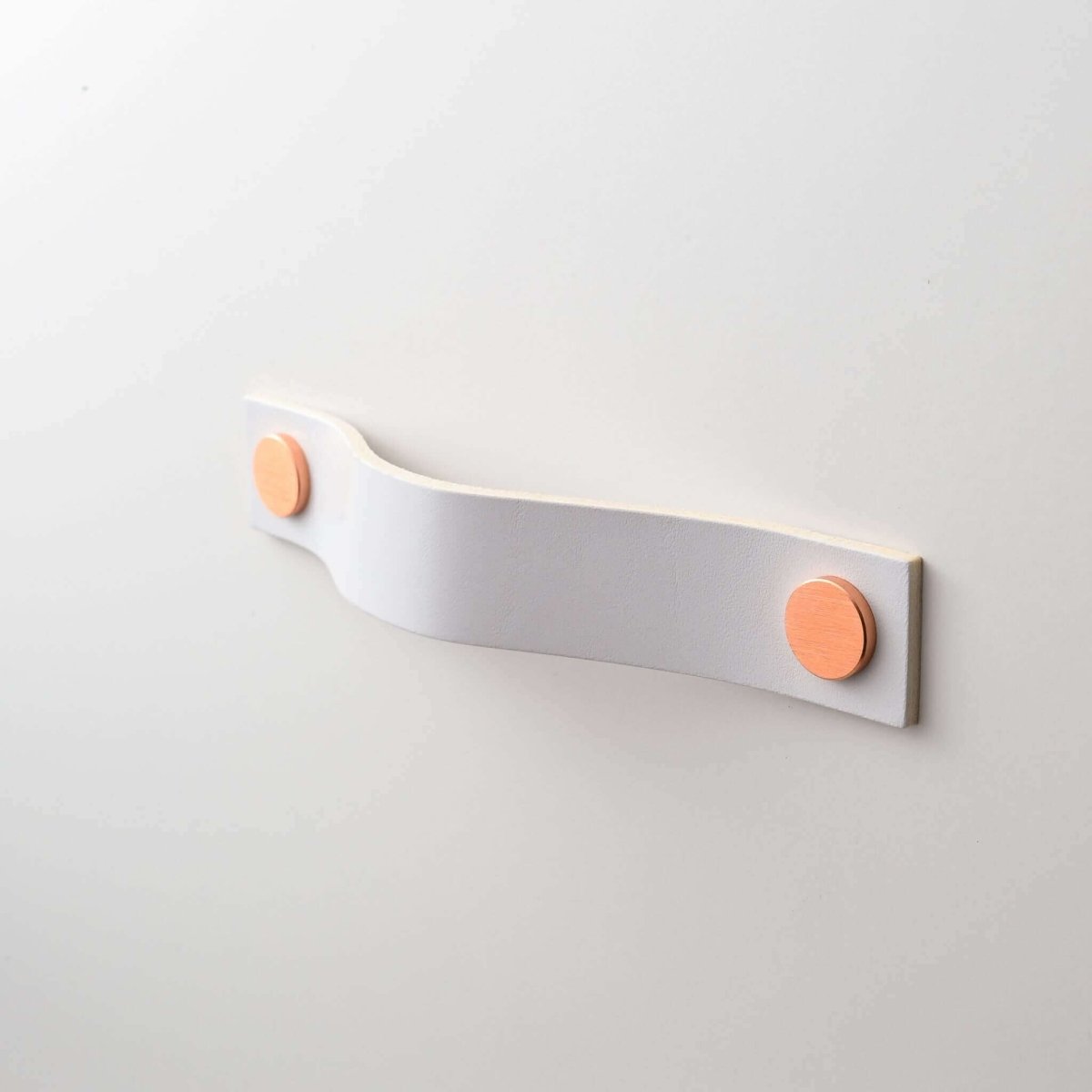 white small straight handle leather drawer pulls, leather cabinet pulls, leather pulls, Ledergriffe, poignees cuir