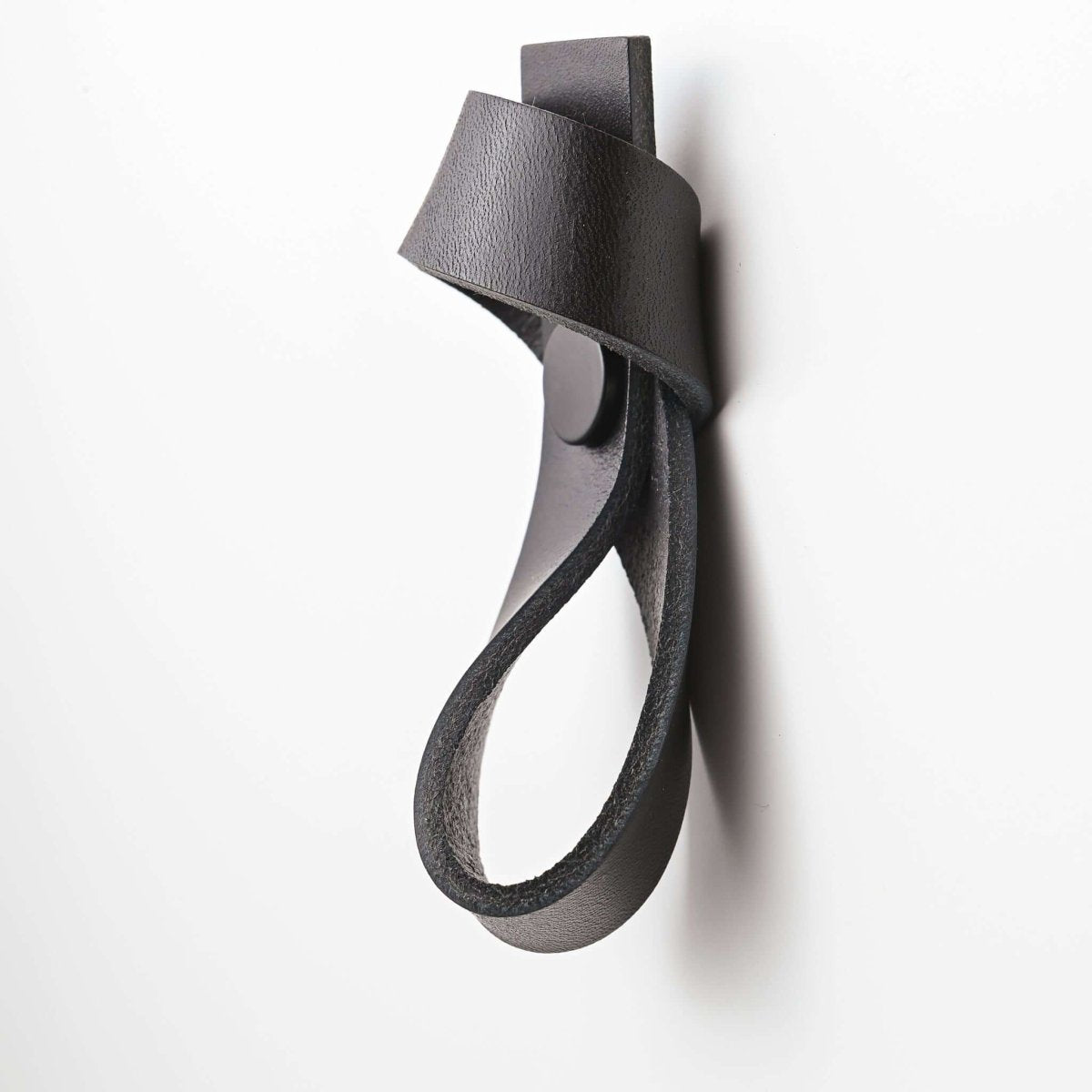 black ribbons leather drawer pulls, leather cabinet pulls, leather pulls, Ledergriffe, poignees cuir