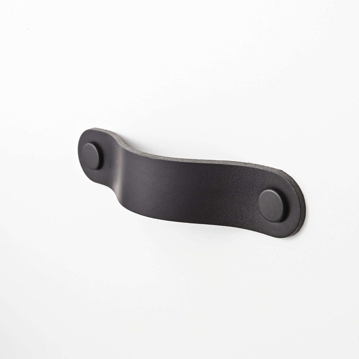 black large rounded handle leather drawer pulls, leather cabinet pulls, leather pulls, Ledergriffe, poignees cuir