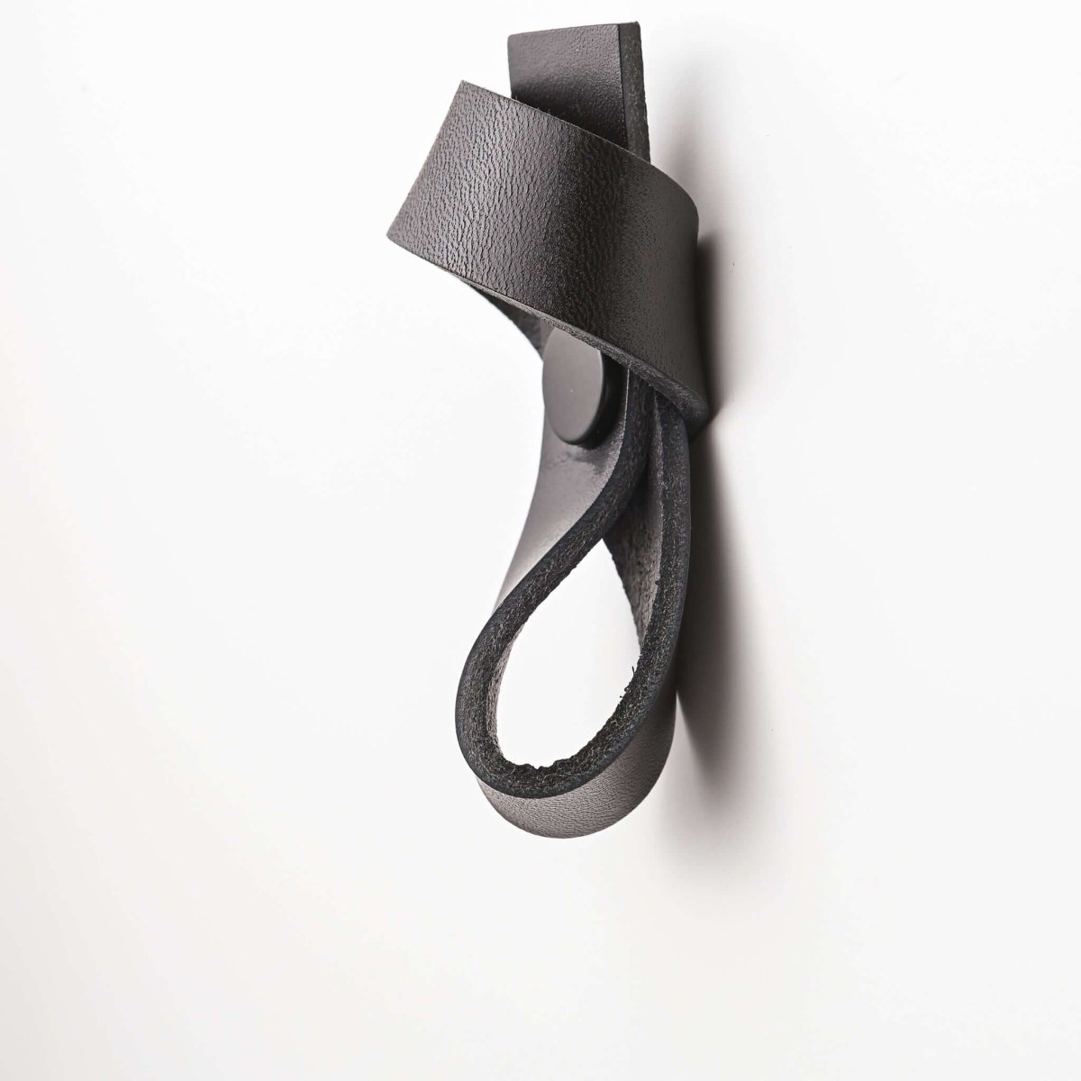 black small ribbons leather drawer pulls, leather cabinet pulls, leather pulls, Ledergriffe, poignees cuir