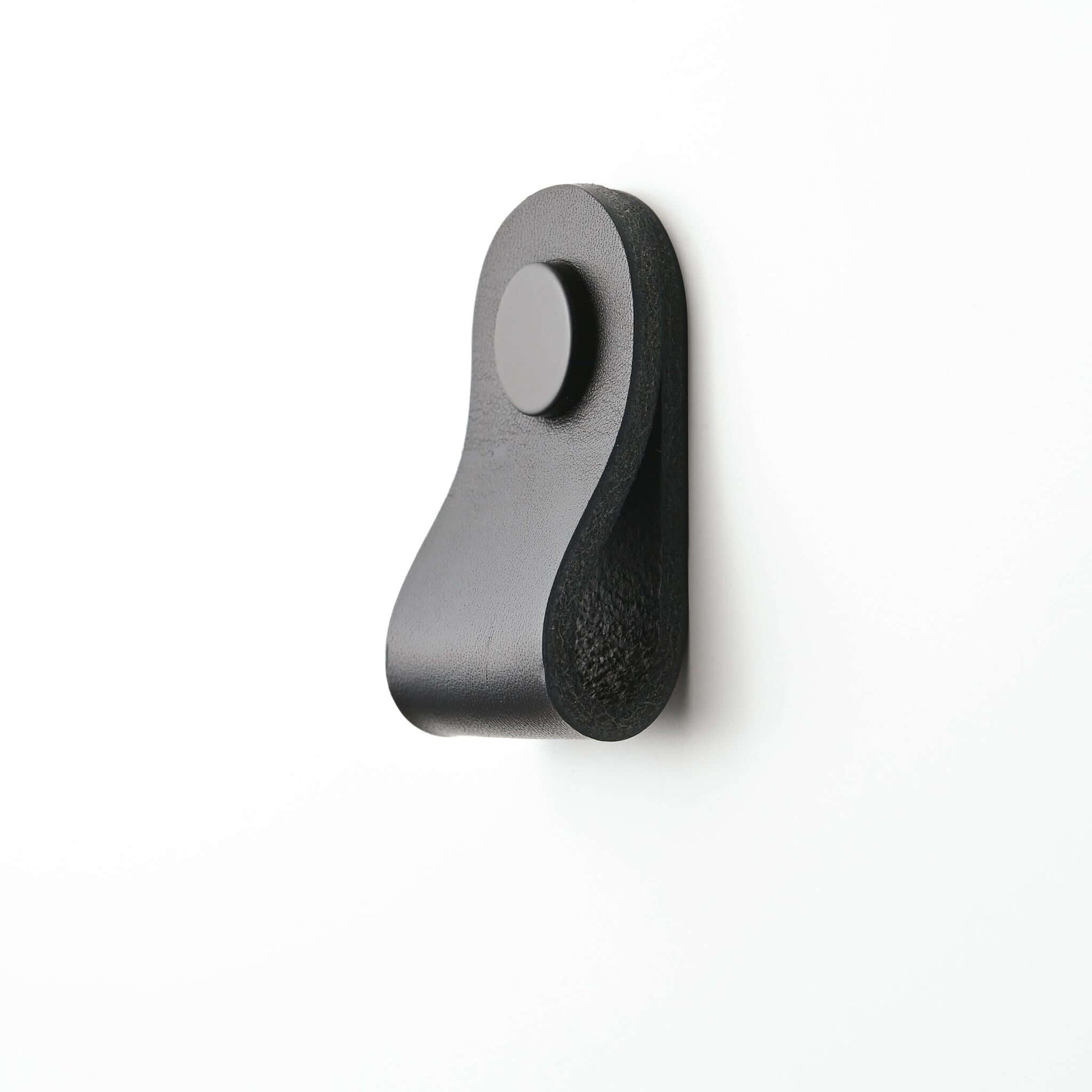 zwarte brede kleine afgeronde lederen ladegrepen, lederen kastgrepen, lederen grepen, Ledergriffe, poignees cuir