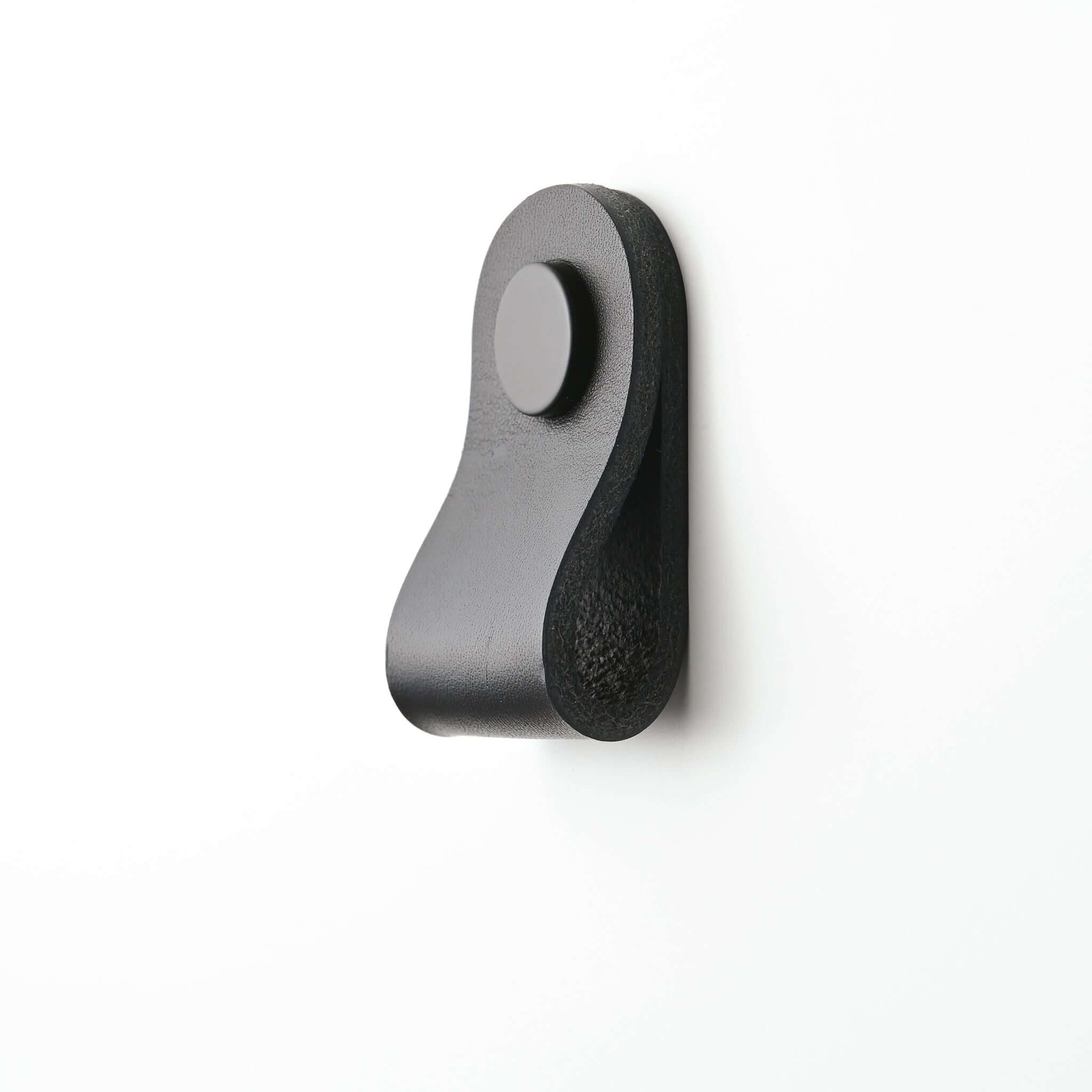 zwarte brede kleine afgeronde lederen ladegrepen, lederen kastgrepen, lederen grepen, Ledergriffe, poignees cuir