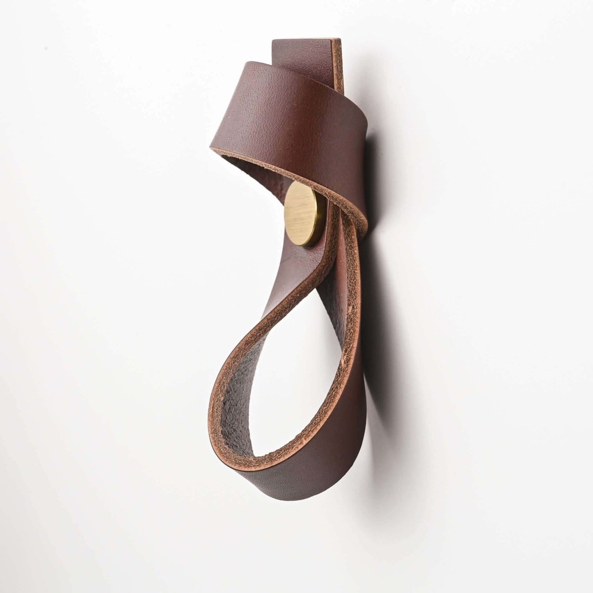 chestnut ribbons leather drawer pulls, leather cabinet pulls, leather pulls, Ledergriffe, poignees cuir