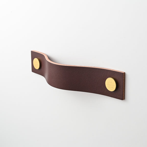 chestnut large straight handle leather drawer pulls, leather cabinet pulls, leather pulls, Ledergriffe, poignees cuir