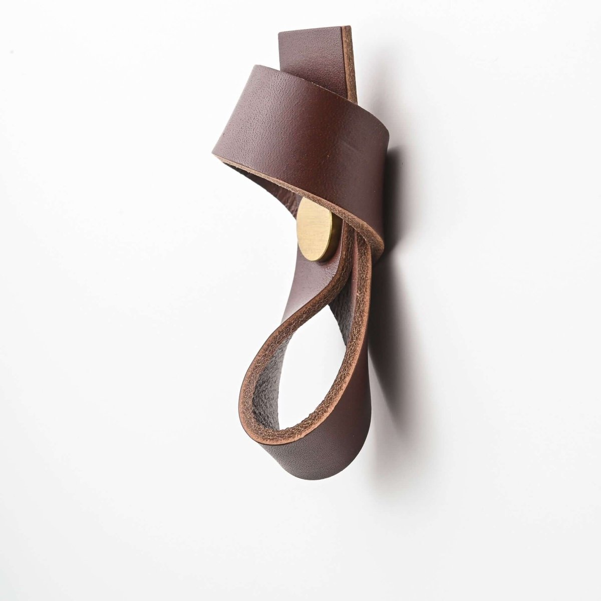 chestnut small ribbons leather drawer pulls, leather cabinet pulls, leather pulls, Ledergriffe, poignees cuir