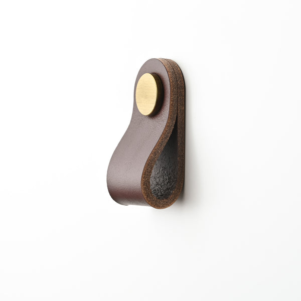 chestnut thin small rounded leather drawer pulls, leather cabinet pulls, leather pulls, Ledergriffe, poignees cuir