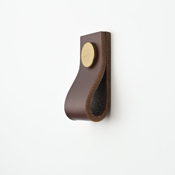 chestnut thin small straight leather drawer pulls, leather cabinet pulls, leather pulls, Ledergriffe, poignees cuir
