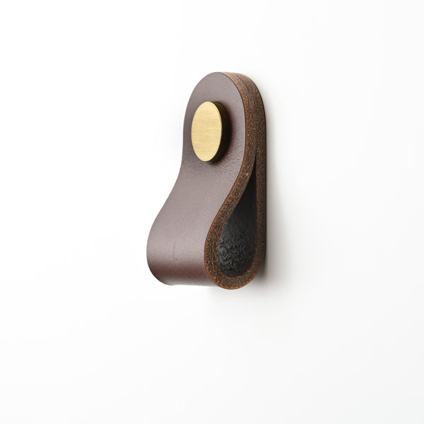 chestnut wide small rounded leather drawer pulls, leather cabinet pulls, leather pulls, Ledergriffe, poignees cuir