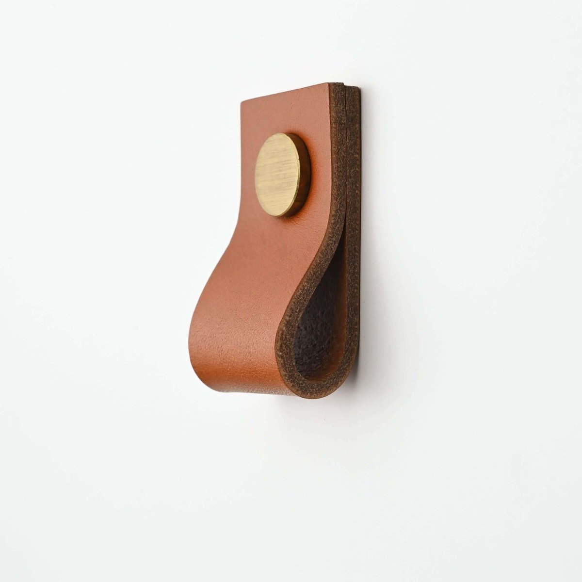cognac wide small straight leather drawer pulls, leather cabinet pulls, leather pulls, Ledergriffe, poignees cuir