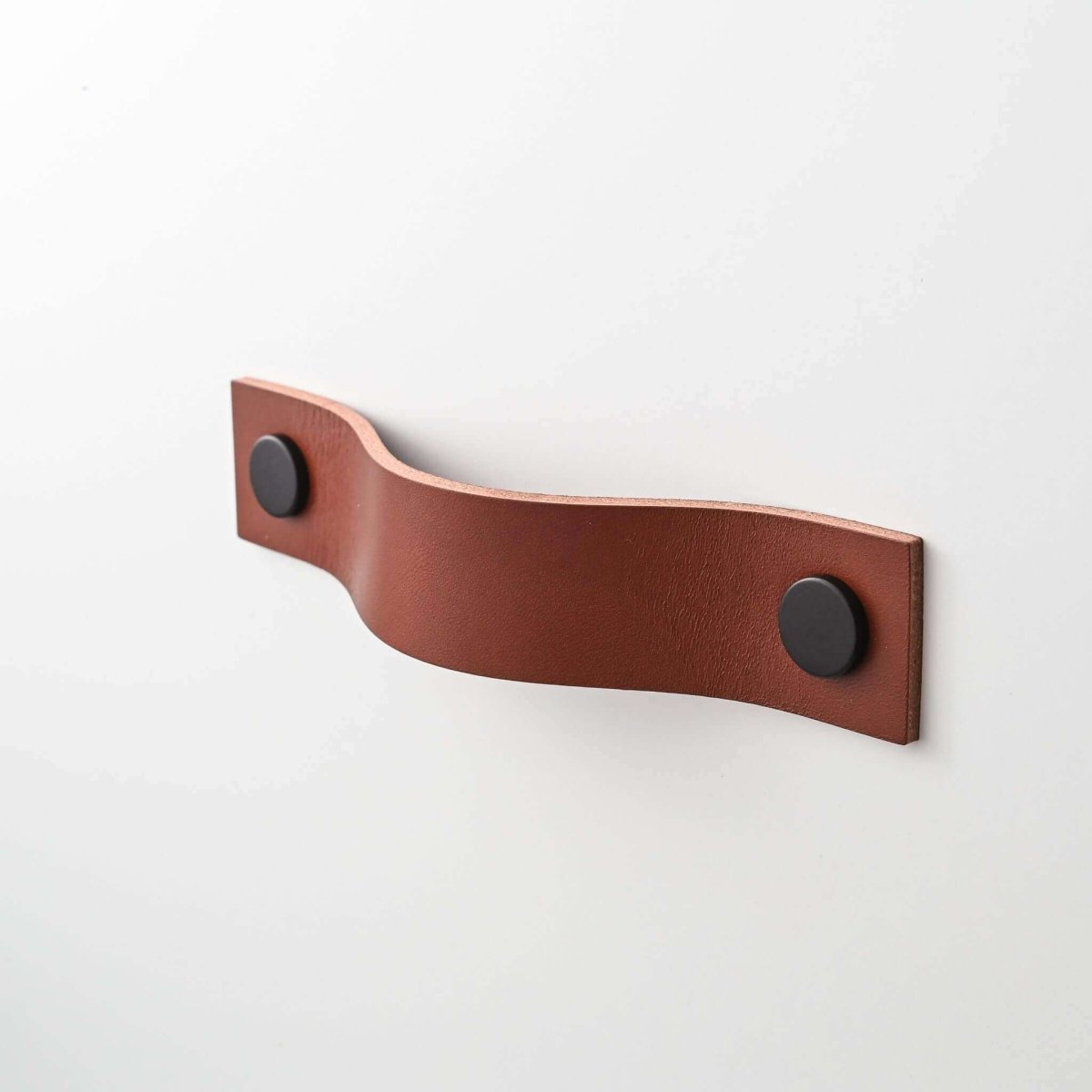 dark tan large straight handle leather drawer pulls, leather cabinet pulls, leather pulls, Ledergriffe, poignees cuir