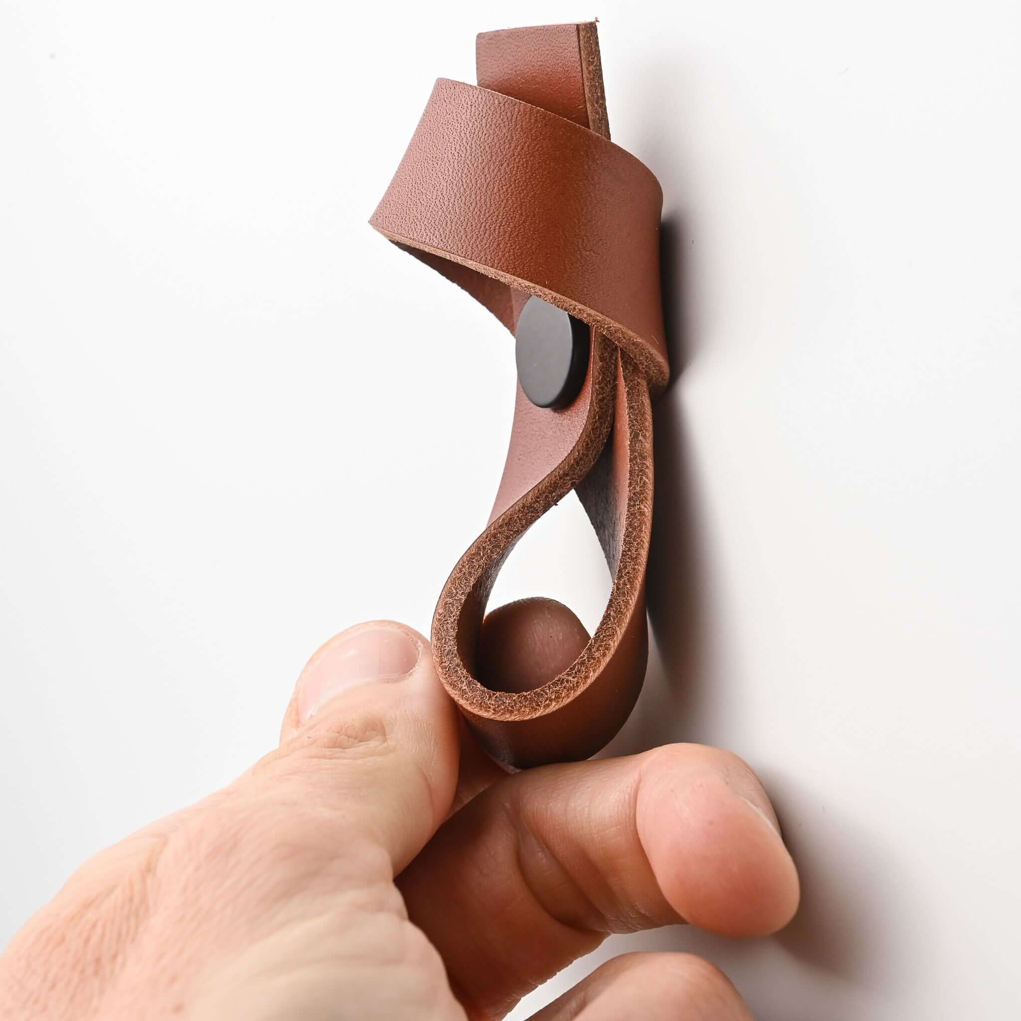 donkerbruine kleine lintjes lederen ladegrepen, lederen kastgrepen, lederen grepen, Ledergriffe, poignees cuir