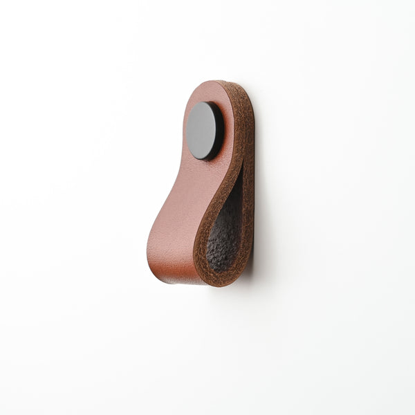 dark tan thin small rounded leather drawer pulls, leather cabinet pulls, leather pulls, Ledergriffe, poignees cuir