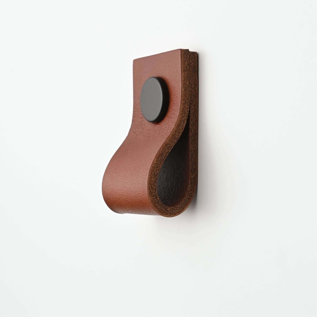 dark tan wide small straight leather drawer pulls, leather cabinet pulls, leather pulls, Ledergriffe, poignees cuir