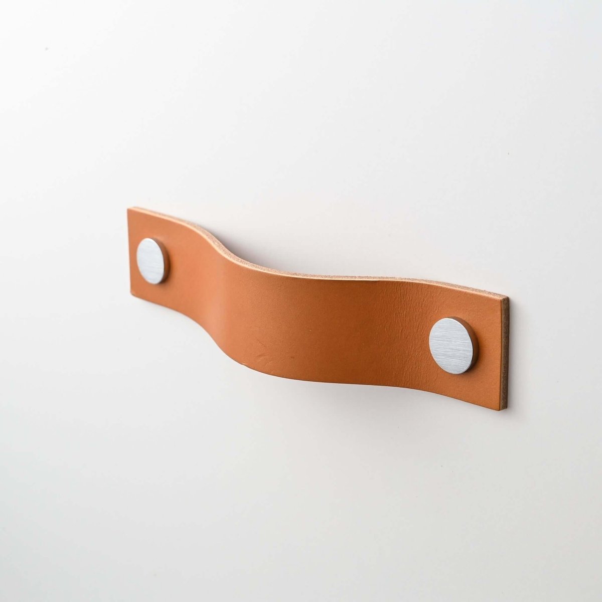 honey large straight handle leather drawer pulls, leather cabinet pulls, leather pulls, Ledergriffe, poignees cuir