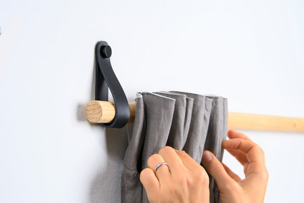 support de tringle à rideau en cuir noir