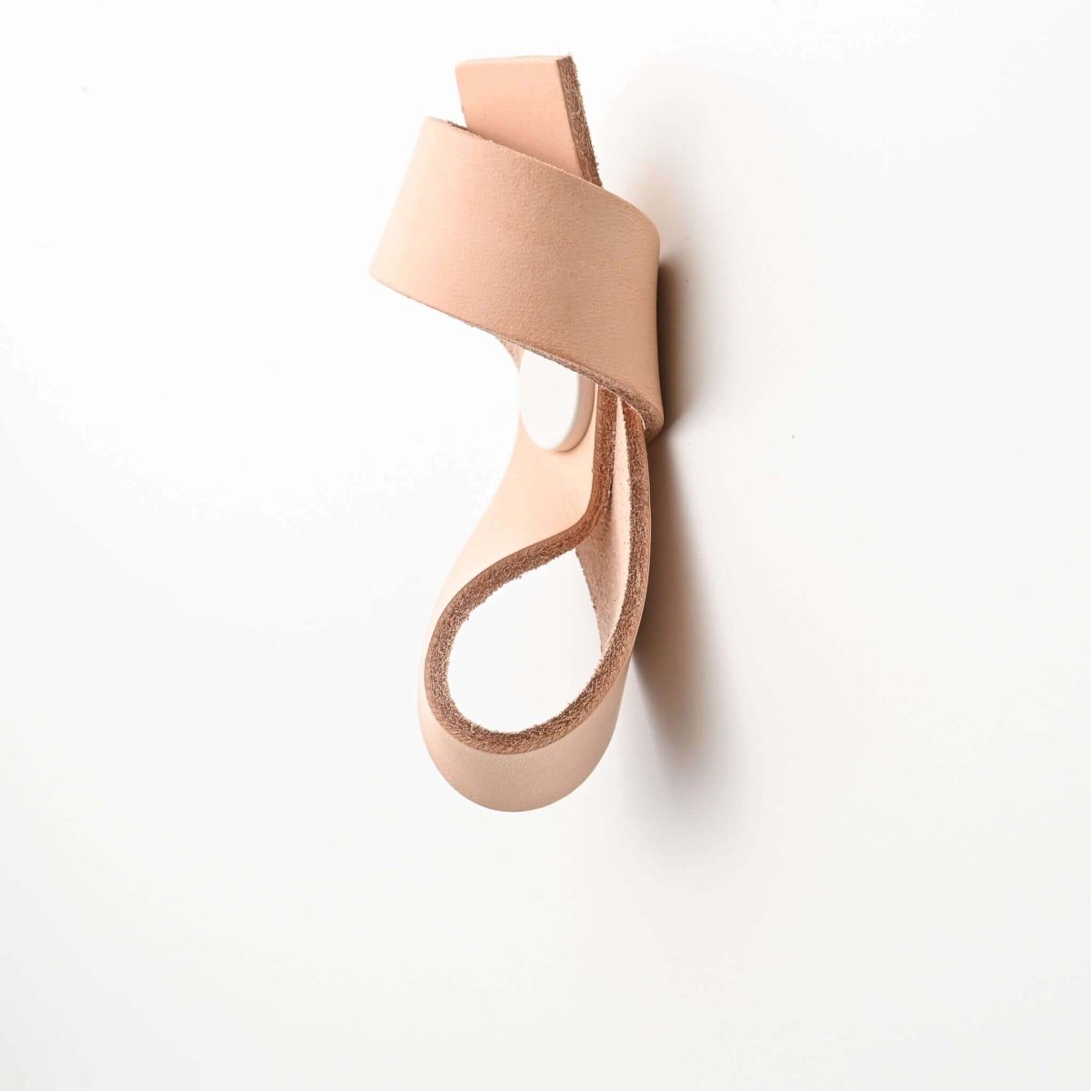 natural small ribbons leather drawer pulls, leather cabinet pulls, leather pulls, Ledergriffe, poignees cuir