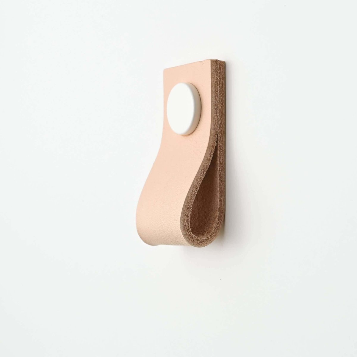 natural thin small straight leather drawer pulls, leather cabinet pulls, leather pulls, Ledergriffe, poignees cuir