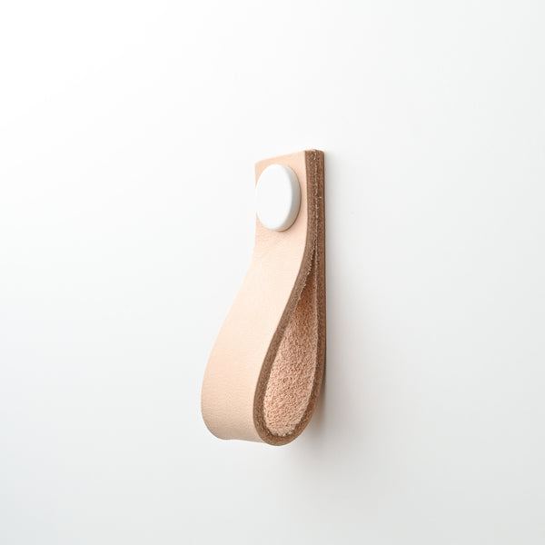 natural thin straight leather drawer pulls, leather cabinet pulls, leather pulls, Ledergriffe, poignees cuir