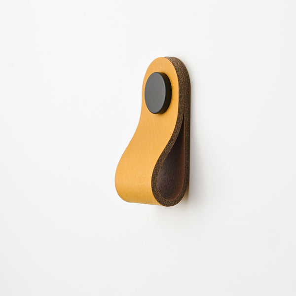ochre thin small rounded leather drawer pulls, leather cabinet pulls, leather pulls, Ledergriffe, poignees cuir