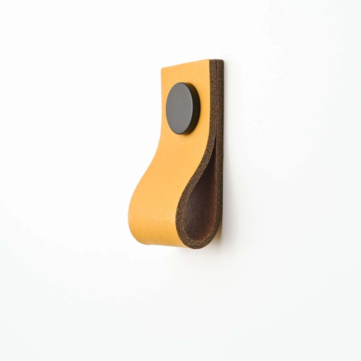 ochre thin small straight leather drawer pulls, leather cabinet pulls, leather pulls, Ledergriffe, poignees cuir