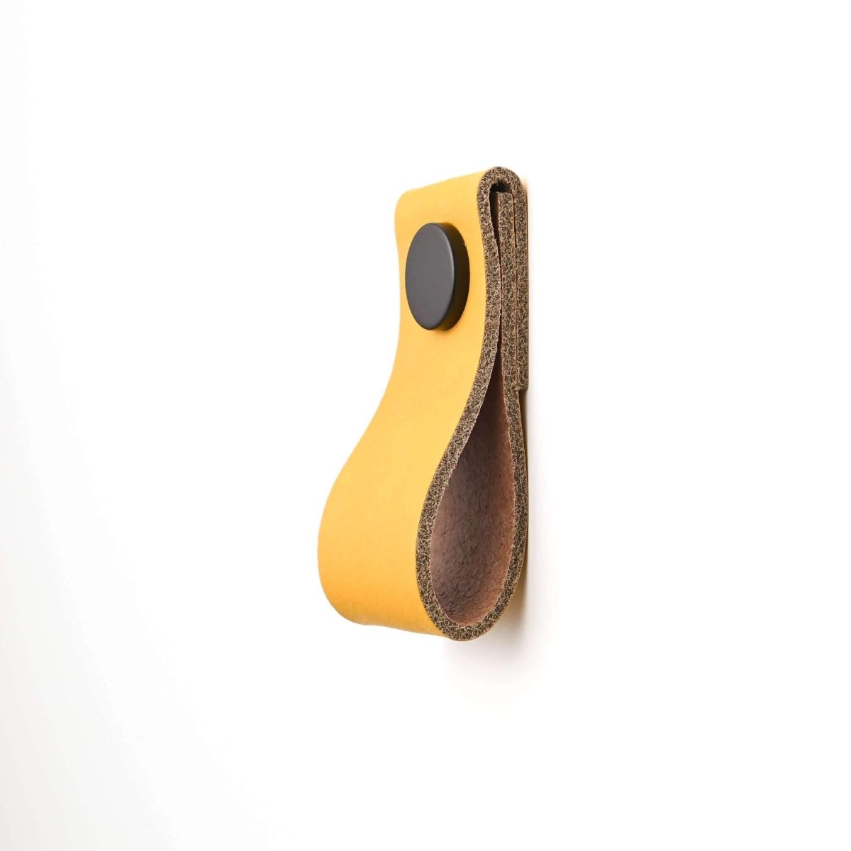 ochre thin leather drawer pulls, leather cabinet pulls, leather pulls, Ledergriffe, poignees cuir