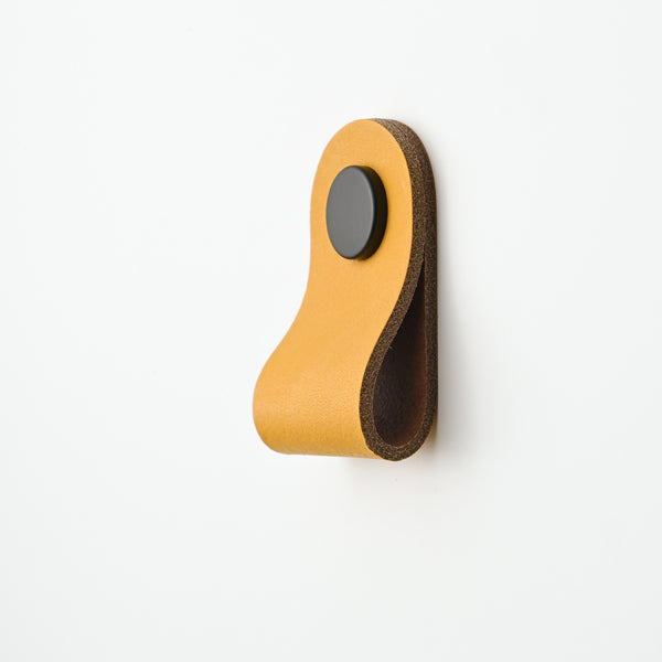 ochre wide small rounded leather drawer pulls, leather cabinet pulls, leather pulls, Ledergriffe, poignees cuir